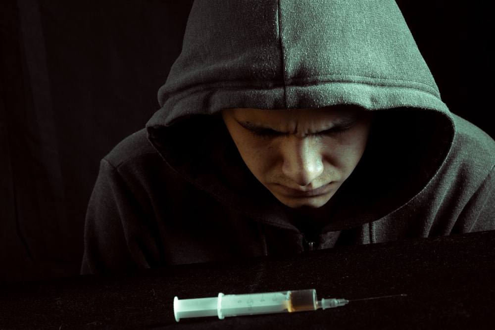 اعراض تعاطي المخدرات عند المراهقين