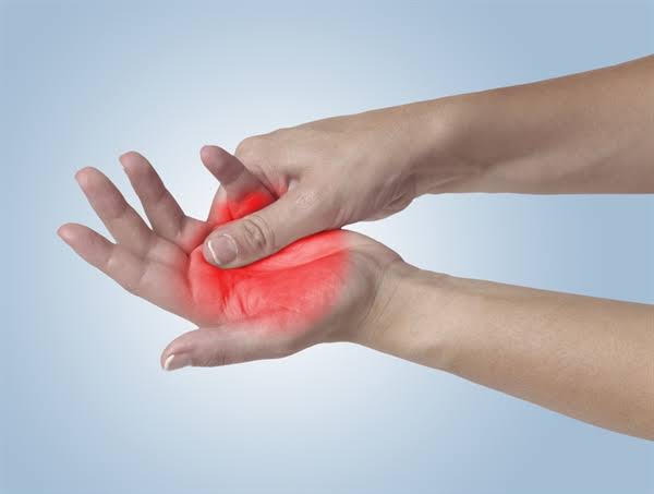 أعراض التهاب الأعصاب في اليد