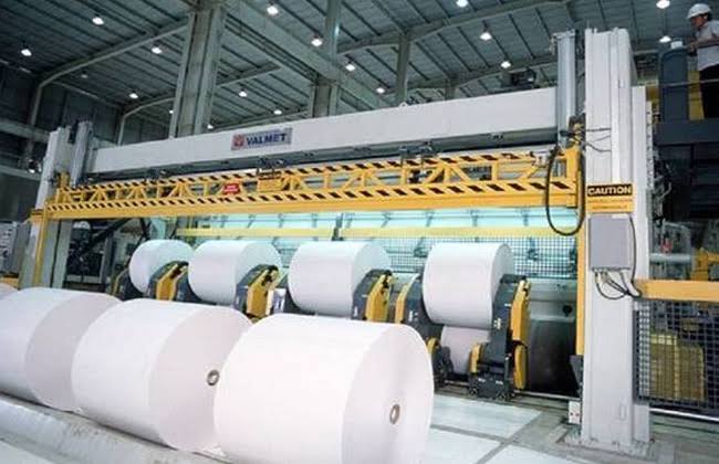 كيفية صناعة الورق في المصانع
