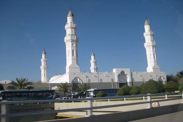لماذا سمي مسجد القبلتين بهذا الإسم